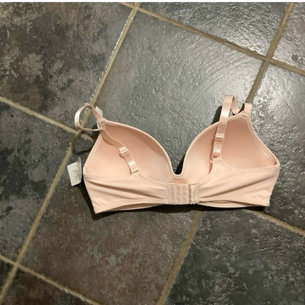 Rene Rofe Wire-Free Lightly Padded Bra Size 38D - Picture 4 of 9
